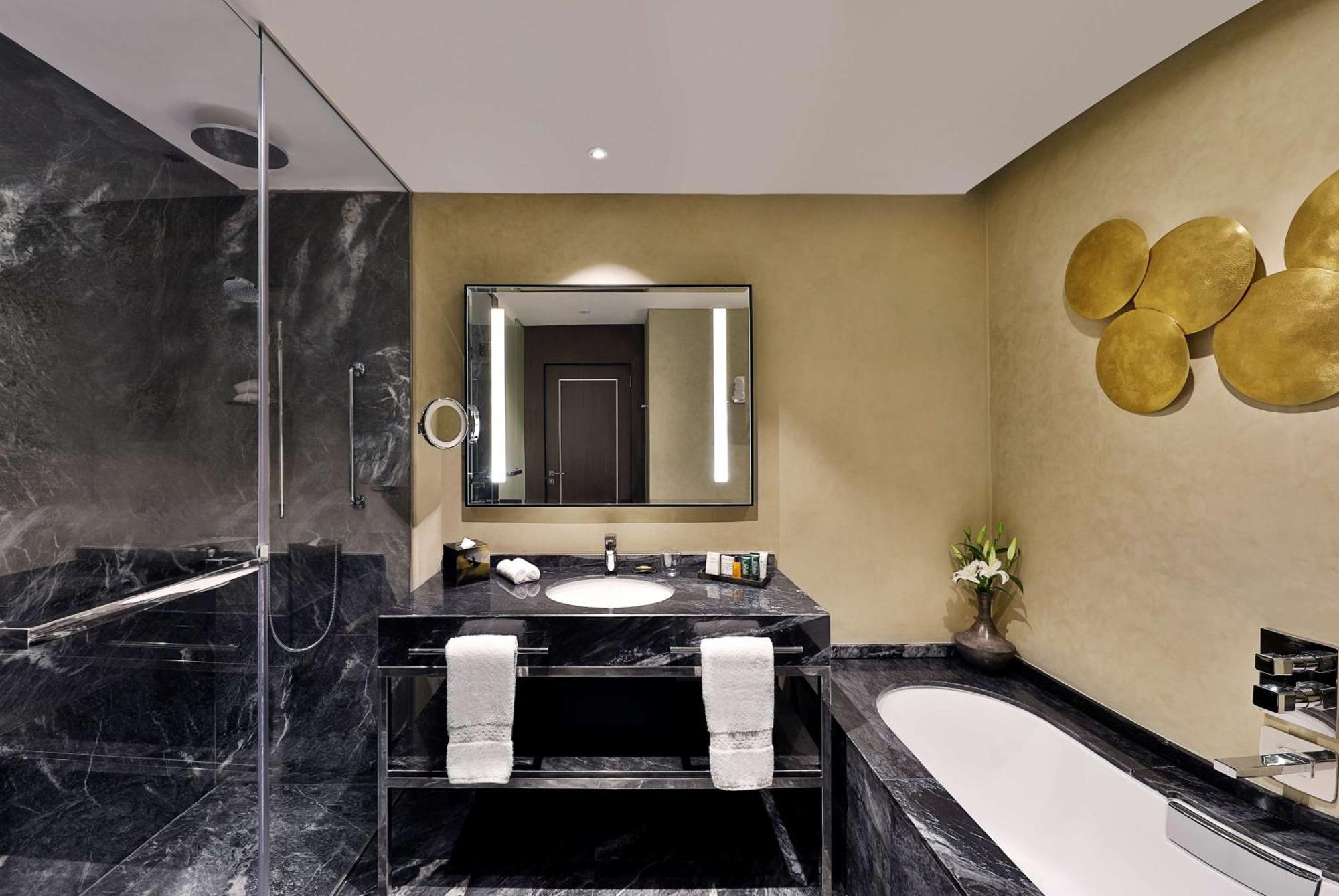 Hilton Tanger City Center Εξωτερικό φωτογραφία Bathroom